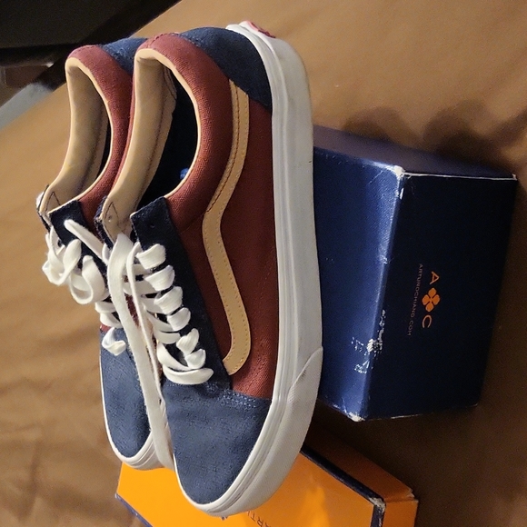 Vans - Picture 4 of 4